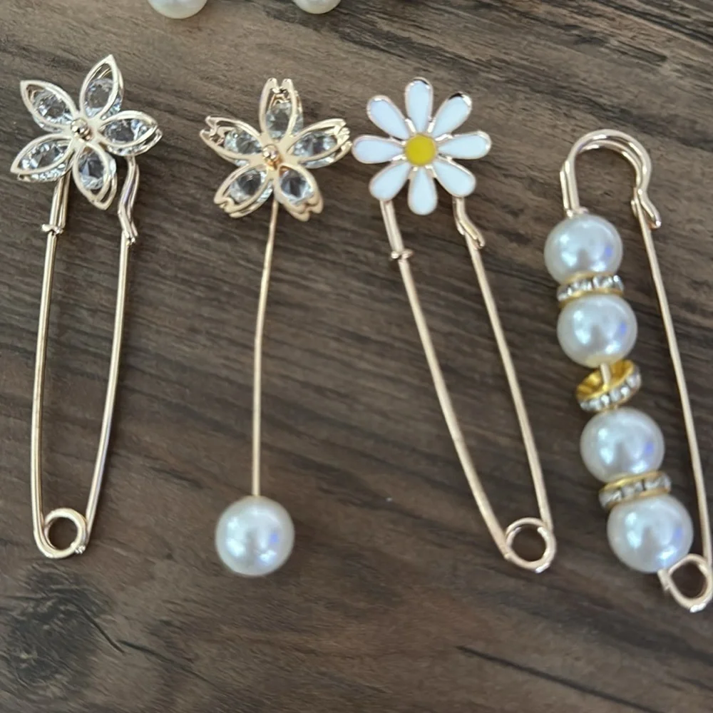 Elegant Gold and Silver Tightener & Brooch Set